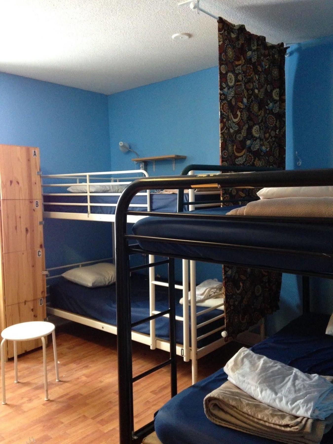 HOSTELLING INTERNATIONAL NIAGARA FALLS | CANADA | SEASON